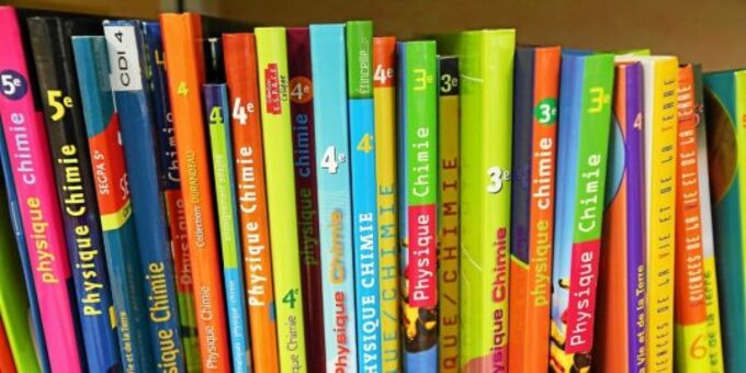 Manuels scolaires.jpg